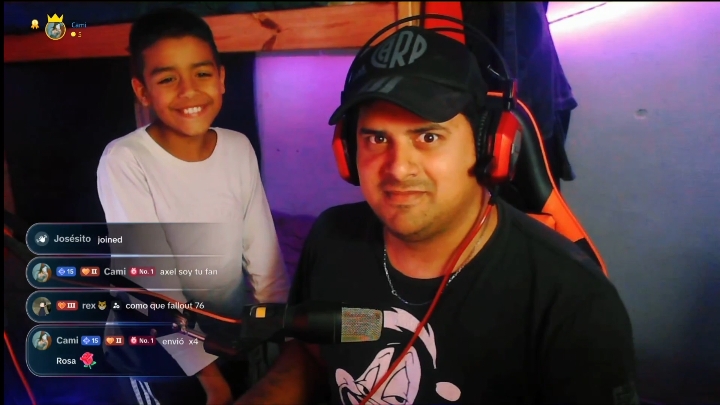 axelito tirando emotes por rositas como la grandiosa @Athenas solo esperemos que no nos funen por derecho de autor