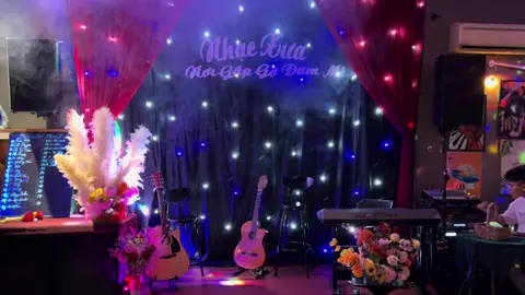 Phòng trà nhạc xưa 35A Sơn Kỳ Tân Phú mời quý anh chị đến góp nên những tiếng hát bay bỏng thoả sức hết mình với đam mê .