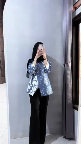 #batik #OOTD #batikwanita #batikmodern #atasanwanita #formaloutfit #outfitideas #wibgajian 