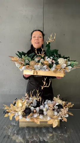 Вітаю Світ ❤️🌏 ⠀ Композиція з оленями 🎄 Довжина 60 см🎄 Ширина 35 см🎄 Вартість 3200 грн/78$/72£ Задоволенням зберу для Вас у рожевому, червоному та блакитному кольорах 🌲#новорічніприкраси #новорічнийдекор #новорічнакомпозиція #decoracion #новорічніподарунки #cristmas #cristmasdecorations #новорічніподарунки #декорукраїна #новорічнагірлянда #олені #новийрік 