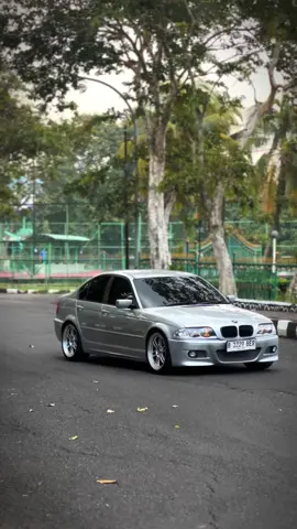 For Sale BMW E46 318i M43B19 Automatic Tiptronic 2001 Silver on Black Leather Original Good Condition! Specification: - M43B19 engine sehat normal irit dan halus - Automatic tiptronic normal responsif sangat halus perpindahannya - Temperatur normal banget - AC dingin  - Kaki kaki enak - Elektrikal standar original normal - Central lock aktif normal - Power window aktif - Naik Turun kaca dari kunci/remote aktif - Kelistrikan normal - Surat lengkap BPKB, STNK, FAKTUR,NIK - Pajak ON 05-2025 - Plat 2028 ( B DKI ) Ganjil - Tidak ada keropos - Bukan bekas tabrak dan banjir - Kunci 2 Mods  - Velg Rpf 1 R18 rep - Ban SX2 semislick 2023 - Csl bodykit fiber - Spion retrack - Steer mtech non button - Per eibach - Toolkit lengkap •Overall good condition ready to use Minus : pemakaian wajar  Lokasi Bogor Price: IDR 90.000.000 Nego wajar  For more info and details please call or whatsapp ☎️ 082111726345 (bryan) #driveable #thedriveable #abletobrdriven #bmw #bmwe46 #e46indonesia #jualbelibmw #jualbmwe46 #e46indonesia #jualbelibmw #omwe46jakarta #omwbekas #fyp #foryoupage #fypdong #fypdongggggggg #rameinyuk #kalcer #carsoftiktok #bmwclub #viraltiktok 
