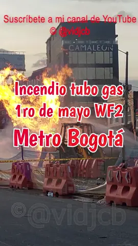 Alerta Incendio por rotura de tubo de gas Metro de Bogotá Av primero de mayo WF3 #Shorts Cortesía de Jerónimo, nuestro corresponsal de un solo nombre pero mil caras, tenemos estas imágenes ocurridas hace pocos minutos en la Localidad de Kénnedy, barrio Carvajal, más exactamente en la carrera 69C Es la segunda vez que sucede y en la avenida primero de mayo. Esta vez muy cerca de una estación de gasolina, a menos de 30 metros. Había elevado derecho de petición con EMB, la alcaldía local, bomberos y por supuesto VANTI. Hace pocos días recibí la última respuesta precisamente de VANTI En esta ocasión destaco la inmediata reacción de bomberos de Bogotá son auténticos héroes y mi amigo José de Volando en dron recientemente destacó la labor de ellos en un registro en tiempo real. Esperen pronto lectura de las respuestas a mis derechos de petición de todas estas entidades. #NuevoVideoVIDJCB #VIDJCB #AtenciónVIDJCB #AlertaVIDJCB