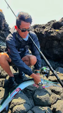 Ikan nomer 2 gaya nomer 1 😂 #anglerlandbasedbali #bukitasahkarangasem #rockshorefishing #shorejigging #mancing 