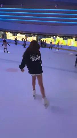 🌟 #eisbahn #eislaufen #IceSkating #icerink #figureskating #figureskatingtiktok #iceskatingtiktok #skating #iceskater #skates #stussy #fyp #foryou #fypシ゚viral #xyzbca #viralvideo #taipei #blowthisup #trending #aura 