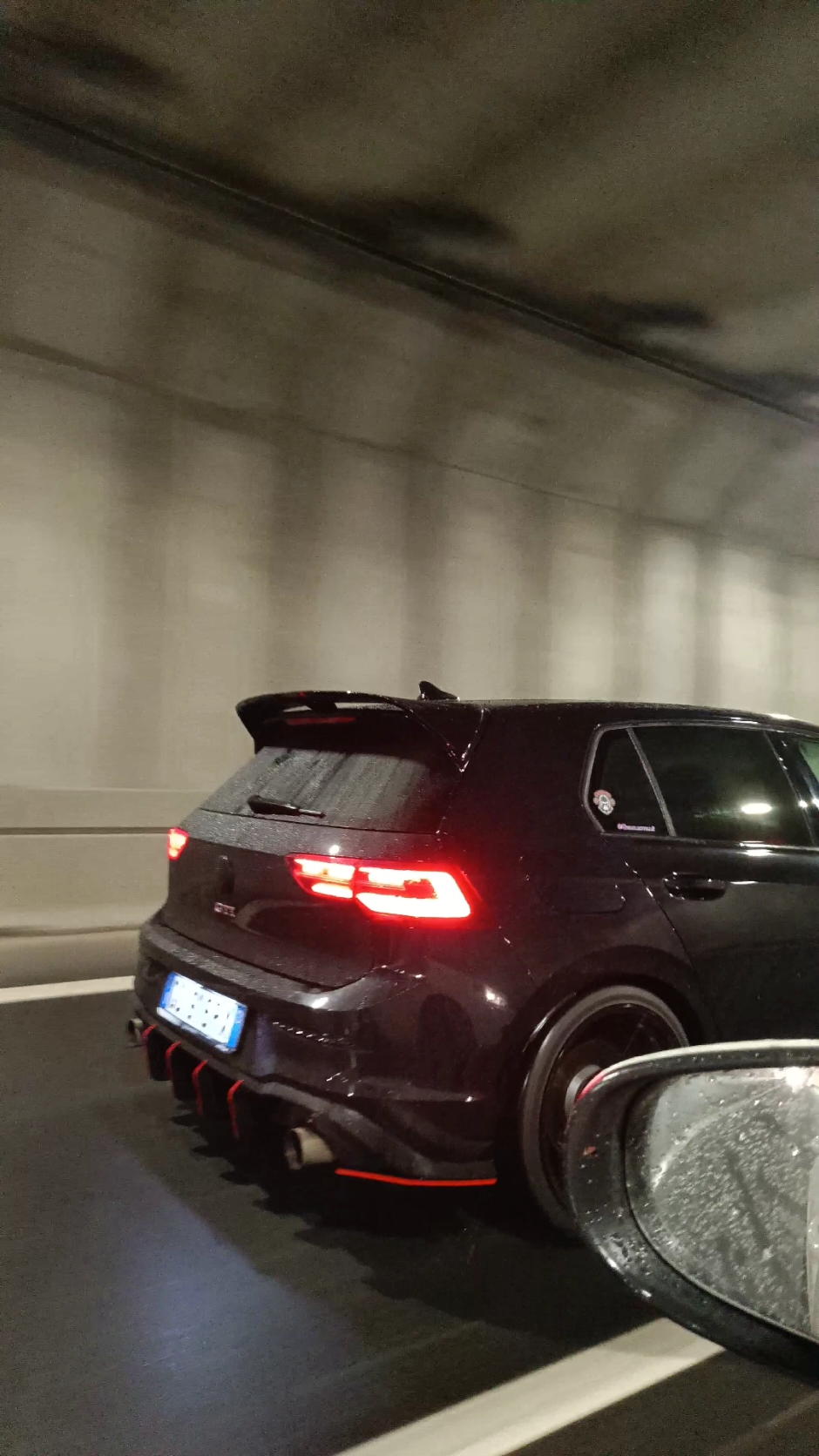 Insane sound 🤯✈️ #golf8gti #golf8 #golfgti #golf #gti #gti_family #gtiperformance #volkswagengolf #volkswagengti #vwgolf #vwgti #vwlove #vagcars #sound #insane #soundcheck #exhaustsound #tunnel #popsandbangs #carbon #cartok #carsoftiktok #cartiktok #trend #viral_video #perte #foru #paratii #peru #fyp #foryoupage❤️❤️ 