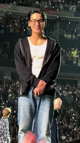 *flashing lights* he’s so cute #mingyu #seventeen #seventeen17_official #carat #fyp #kpop 
