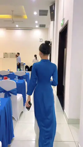 Em lủi thủi với công việc từ sáng đến tối không một lời than thở. Chỉ mong rằng sau này có được một cuộc sống như ý để không phải lo lắng điều gì..