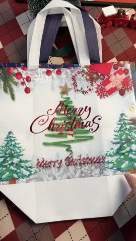 Christmas tote gift bags are so great 😊👍#bag #totebags #christmasbag #christmasgiftbags #giftbag #gift #fyp #christmas #tiktokblackfriday #tiktokmademebuyit 