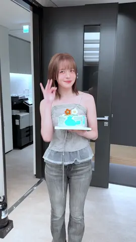 한 번 더 건들면 내가 누군지 알게 될 거야。 。 。🌻 #NMIXX #엔믹스 #릴리 #LILY #릴리꽃이_활짝_피었습니다 #HBD_dear_Lily