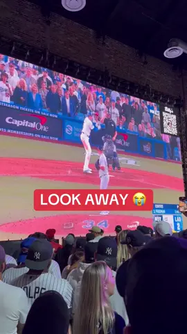 You could hear a pin drop, sheesh  (via @Justin)  #yankees #baseball #baseballszn #WorldSeries 