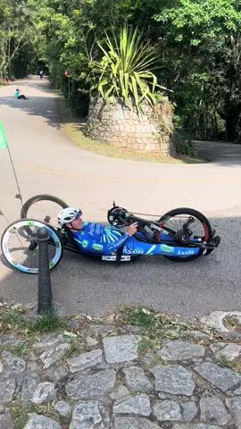 #cimed @João Adibe Marques @Karla Felmanas @Adibe Marques @Guilherme Oliveira Gargula #fy #foryoupage❤️❤️ #fyp #paratleta #cadeirante #pcd #handbike #cimedesportes #sqn #maxtitanium #ciclismo #montanha #jeeptour #advil #vistachinesa 