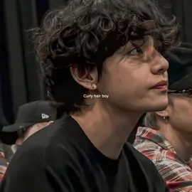 Acho um charme #curlyhairstyles #curlyhairboy #boys #aesthetic #aestheticedits #aestheticvideos #explorar #explore #fy #fyp #parati 