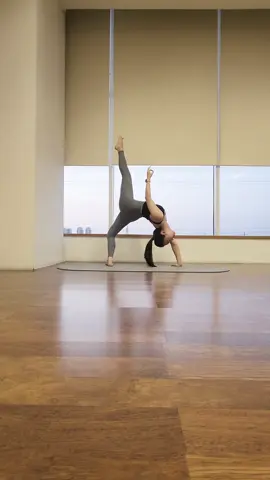 I love backbend even more just because it is soooo pretty🥹✨️ #yoga #backbend #wheelpose #onelegwheel #kayang #yogatok #urdhvadhanurasana #fyp #aesthetic #yogapose #yogapractice 