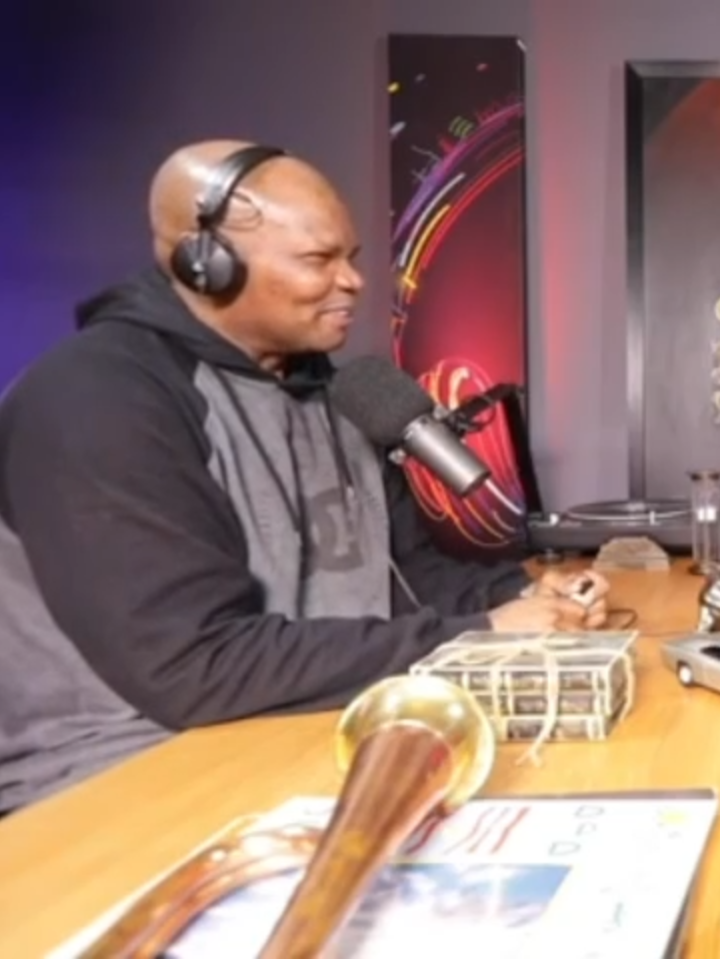 Part 1/2 Here's  a little something you didn't  know about me & my soccer hero Jomo Sono.  📹  Footage curtesy of David Mashabela Studios 🎙  #WilsonBNkosi #soundsandstufflikethat #poetryinmotion #sport #jomosono #podcast #davidmashabela