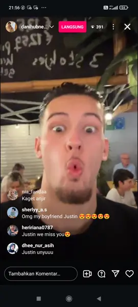 kepasar malam makan Indomie goreng minumnya es cendol🤣 emang kalau ada DNA Indonesia itu agak lain ya😌 #justinhubner #danihubner #liveinstagram #hubnerfamily #familylove #belanda #fyp 