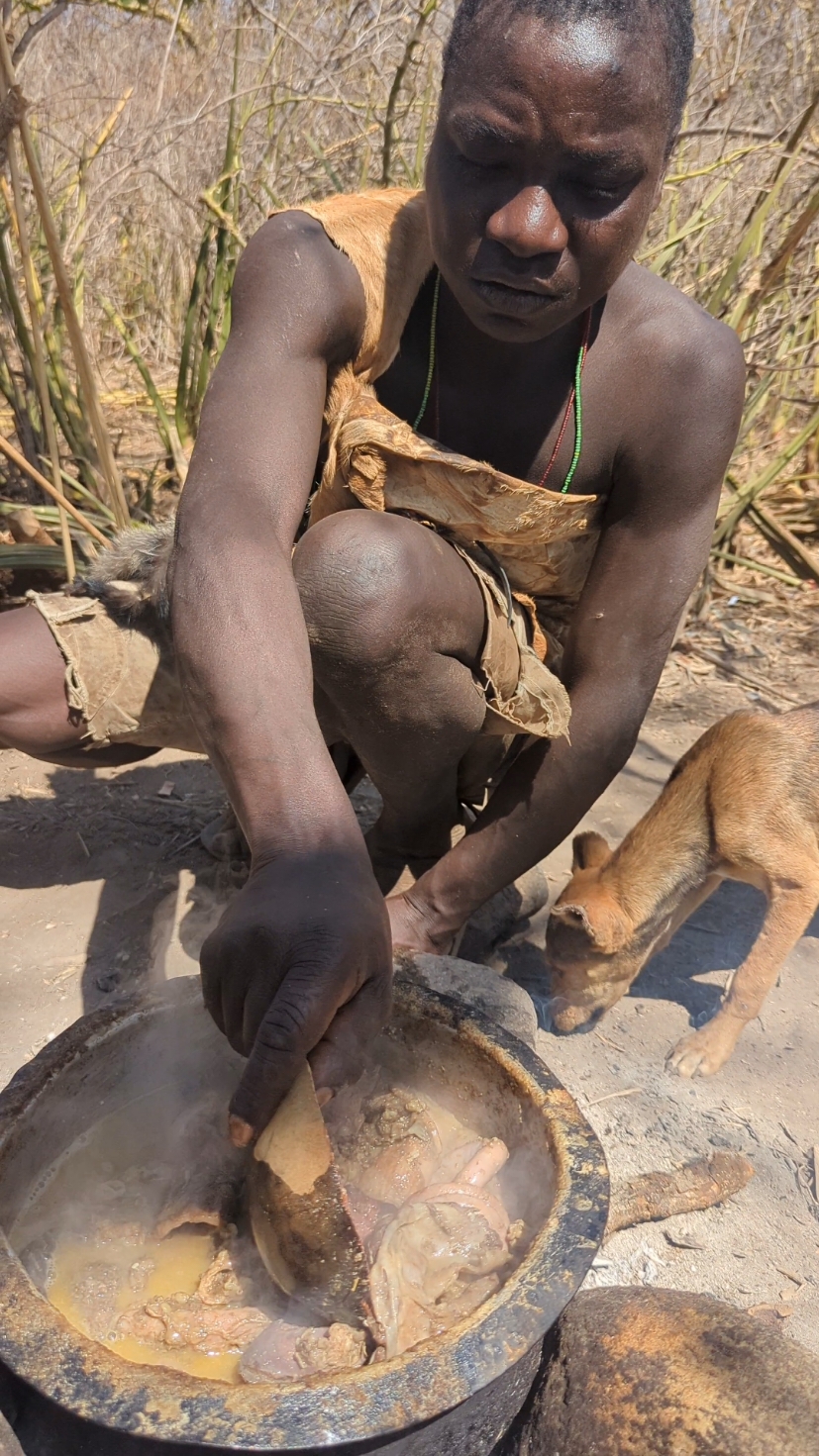 Duduqwe,,🤤 eating breakfast time 🥰 very Sweet food 🤤 hadzabe tribe lifestyle.