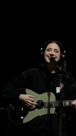 25 and A SOLD OUT SHOW ! 💚🦎 @lizzy  #lizzymcalpine #theoldertour #theoldertourlondon 