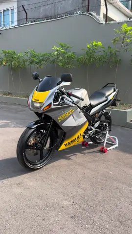 Wake up and engine On 💨 yamahatzm150 #tzm150 #yamahatzmmalaysia #yamaha #twostroke #2takindonesia #sunmori #yamahaindonesia #yamahatzm150cc #2taklovers 