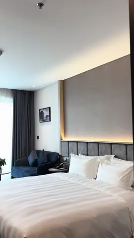 Mê cái view này nha. Vừa trung tâm Bãi Cháy, phòng ốc mới tinh tươm, lại còn đẹp mê ly, mà z--a cả thì vô cùng hợp lý. ☺️☺️☺️ #nấmhalong #halong #quangninh #travel #xuhuong #baichay #wyndhamgardenlegendhalong #wyndhamhalong #wyndhamhotel #khachsandephalong #khachsan4sao #khachsantrungtambaichay #khachsanhalong #khachsan5saohong #khachsan #treanding 