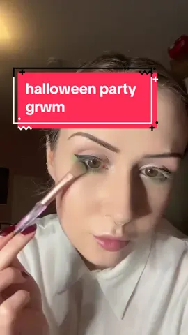 💚 praying this lands on the fyps of all my reanimator girlies 🐈‍⬛💉🖤 this one goes out to cewwi bc she’s the only one at the party who got my costume 🤭 #halloween #halloweencostume #herbertwest #reanimator #hplovecraft #horror #cosplay #fyp #halloweenmakeup 
