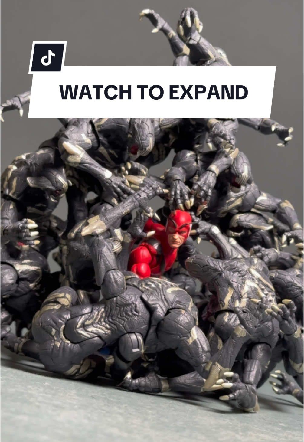 Watch the expand…. Antman to Giant Man . #hasbropulse #hasbromarvellegends #marvellegends #marvellegendscommunity #hasbro #toycollector #avengers #giantman #antman #marvel #marvelcomics 