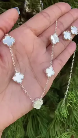 #CorrenteComPingente😍 #Brincos  #Trevo 🍀 #VanCleef #Virgínia 😍 #Prata925 💎 #vancleefarpels #vancleef #virginiafonceca  📦Enviamos para todo Brasil🇧🇷 📲 Atendimento pelo Whatsapp (16)99292-0373 #AndressaSouzaAcessórios 💎