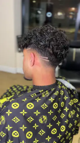 10 pound trims in preston. Dm to book #fypage #foryour #barbershop #dayinthelife #16yearoldbarber #youngbarber #menshaircut #menshaircut #skinfade #skinfadehaircut #business #barbering #ukbarber #xyzbca #preston #design #catscratches 