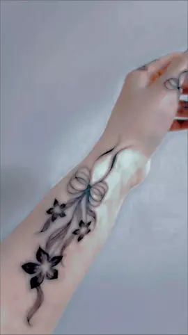 ذوق واناقه ورقه بصراحه يهبل رقيق 😍😍😍🌹🌹🌹لعيون الي يحبو هذا الذوق  ❤️❤️❤️🌹#دلع #جمال #رقه #انوثه #يهبل #فخامه #خضاب #خضاب_اسود #خضاب_يمني #نقش #نقش_حناء #نقشت #نقش_ناعم #نقش_عروس #نقشحناء #نقش_عرايس #نقش_حنا #نقش_حنه #نقشات_ناعمة #حنه #حنه_عروس #حنه_خليجية #حنه_عرايس #حنه_رمضان #حنه_يديها #حنه_سودانيه #حنه_العيد #حنا #حناء #حناء_عروس #حناء_خليجي #حناء_هندي #حناء_اسود #حناء_هندي_خليجي_صحراوي_فاسي #حنتي #نقشتي❤️ #رسم #تصميم #تصميمي #تاتو #وشم #اكسبلور #ترند #يمنيات #مغربيات #سوريات #مغتربات #غربه #نساء #بنات #صبايا #عربيات #عرب #صنعانيات #عدنيات #جنوبيات #كشخه #اليمن #اليمن_صنعاء_تعز_اب_ذمار_عدن_وطن_واحد #اليمن_روحي #اليمن_اصل_العرب #اليمن🇾🇪المملكة🇸🇦 #اليمني #صنعاء #صنعاء_القديمة #المانيا #هولندا #germany #مصر_السعوديه_العراق_فلسطين #مصر_العراق_السعودية_تونس_المغرب_الجزائر #العراق #سوريا_تركيا_العراق_السعودية_الكويت #قطر #عمان #السودان #تايم #وناسه #مزاج #هواياتي #شغلي #دويسبورغ #دوسلدورف #اعراس #زفاف #زفه #زواج #الشعب_الصيني_ماله_حل😂😂 #يمني #ورد #كشخه #الجميع #جديد #رسم #رسمتي #عرب #يمانيون🇾🇪 #غربه #وناسه #تايم #مزاج #حلاوه #كياته #ليبيا #الجزائر #تونس #المغرب #india #pakistan #iran #england #اوروبا_اسبانيا_ايطاليا_المانيا_هولندا #tattoo  #الصومال_السودان_ليبيا_موريتانيا #اثيوبيا🇪🇹_السودان_🇸🇩 #جديد #new_totiktok #henna design #trendingvideo #بناتي #فيونكات #ذوق #خضاب #فخامه #henna #fyp #tattoo # نقش اسود جديد 