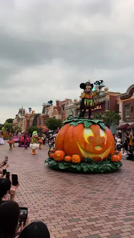 Hong Kong in Disneyland 2024🇭🇰 #disneylandhongkong  #hongkong #09102024 #mickeymouse 