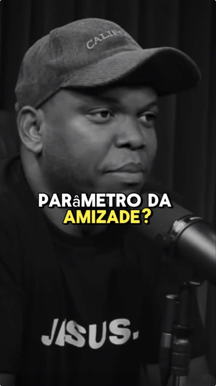 Nem todo mundo que te beija, te ama! - Jackson Marques . . . . TEM UMA COISA QUE PRECISO TE CONTAR… . 👉 Olhe a Bio do meu perfil! . . #reflexao #jesus #amor #amizade #simplicidade #motivação #valores  #humildade 