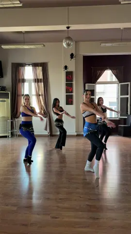 Σαββατάκι, μέρα για ξεκούραχαχαχα 😅💃🏻 #bellydance #bellydancers #bellydancing #bellydancetiktok #bellydancechallenge #oriental #dance #danceclub #arab #arabdance #raqssharqi 