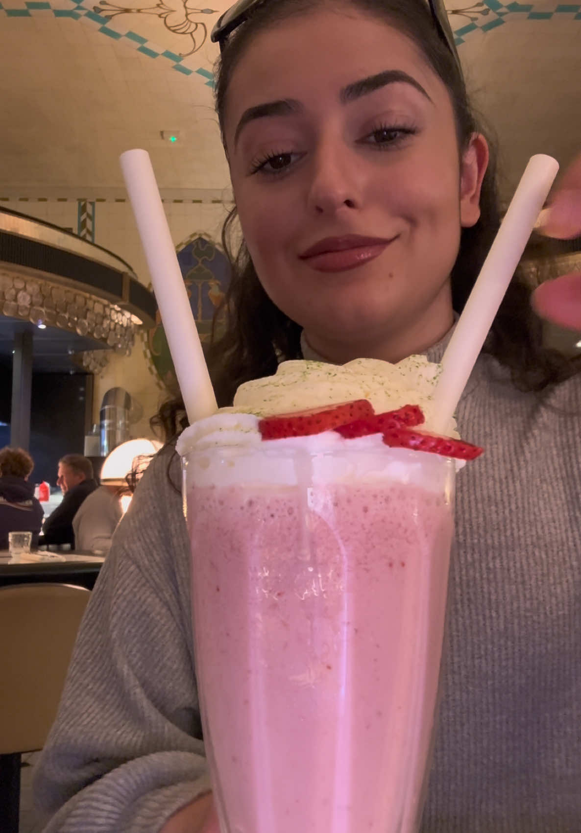 Hot dogs by three darlings in Harrods @Ann Khoshaba #hotdog #milkshake #harrods #food #Foodie #foodreview #review #mukbang #mum #family #fyp #foryou 