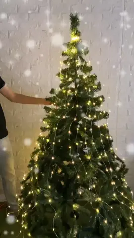 Cascada navideña de DOS metros!💯🫶🏼 Una hermosa cascada navideña en diferentes colores: VERDE MULTICOLOR BLANCO CALIDO Y AZUL.🌈💡 Envio gratis y pago contra entrega, no te quedes sin la tuya‼️ #navidad #decoracion #decoracionnavideña #arboldenavidad #luzled #colombia #paratii #viral_video #medellin #regalo 