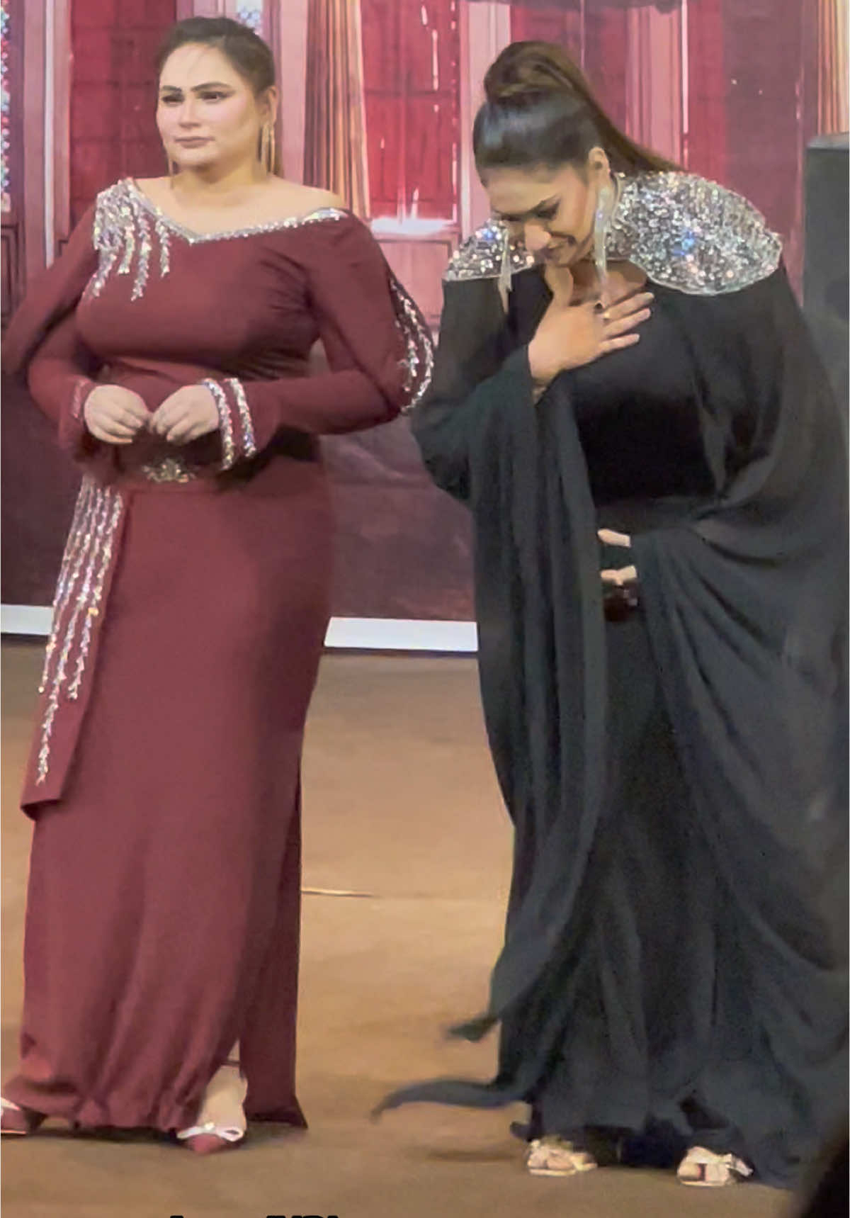 #HD #Nisra_Noor_Entry🔥🔥 mehfil theater Lahore #foryoupageofficial💚💙 #Viraltiktok🔥🔥 @@NISRA NOOR🌎🤍 