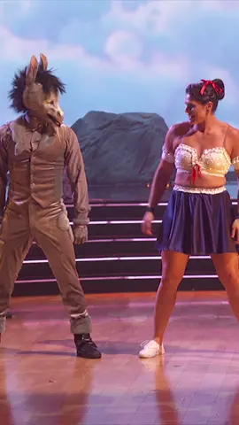 @ilonamaher and @alan.bersten brought Luisa and her donkey to life with this Encanto-inspired Jazz! 😍💪 #DisneyNight #DWTS