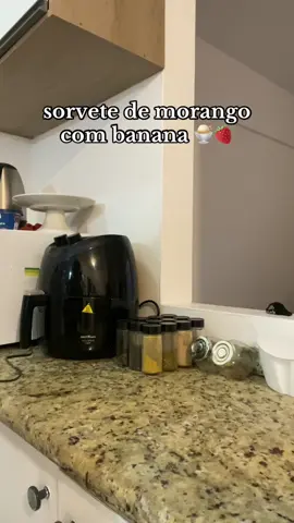 Sorvete de morango super saudavel, usando apenas 3 ingredientes #Fitness #sorvete #sorvetecaseiro #Receta #receitafit #receitafacil 