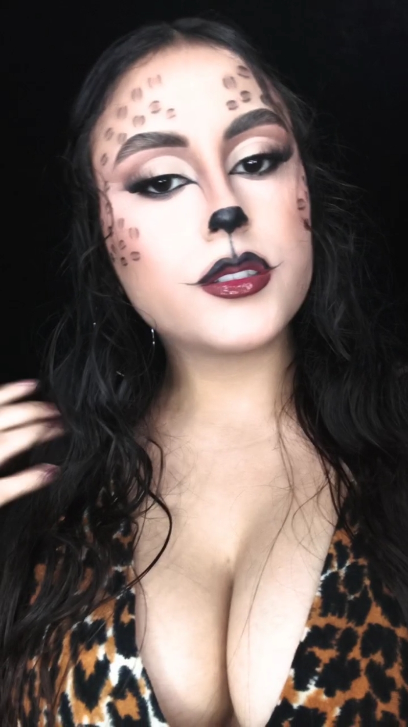 Nadie la merece... 🖤 . . . . #foryou #parati #fyp #grrr #leopard #leopardomakeup #leopardo #makeupleopardo #makeuphalloween #halloween #viraltiktok #viralvideo #Maquillaje #Makeup #viral #maquillajehalloween 