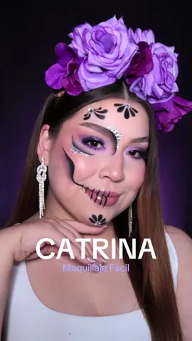💜Maquillade de CATRINA super facil. Necesitas tu delienador, sombra colorida fav y brillitos y listooo 🫶🏻 #maquillajecatrina #catrina #diademuertos #maquillajediademuertos #halloweenmakeup 