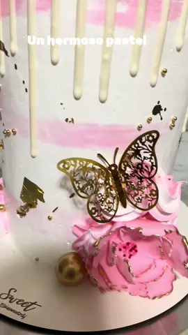 Decoranzo un pastel alto #cake #decorandopasteles #dominicancake #bizcochos 