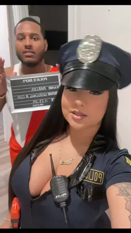 Inlove with a criminal🫦 #halloween #copcostume #policeofficer #copsandrobbers #fypシ #parati 