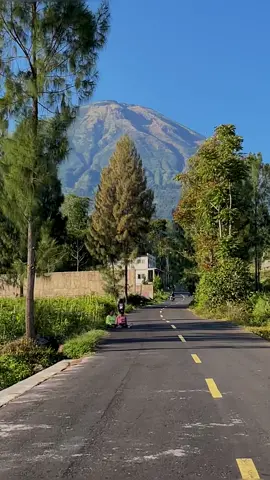 sayangnya view seindah ini cuma motoran sendiri 😮‍💨🌿⛰️ 