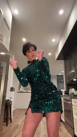 KRIS JENNER LOVES THIS SONG! 🍸 