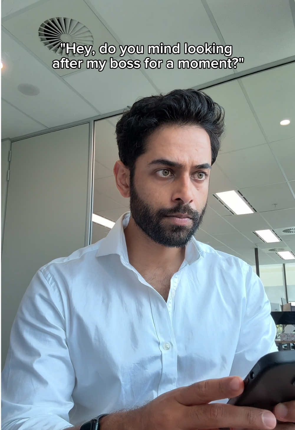 We know he won’t know this trend because he only downloaded social media 2 weeks ago 🥲😂 @Deeps @Serena #prank #officeprank #officehumor #watchmyboss #buyersagency #searchpropertyau  