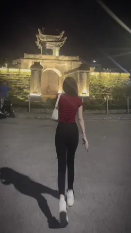 Nghẹn ngào gọi nhân tình ơi...😉... #xuhuong #trendy #fypシ゚viral #zoommyface #vuivemoingay❤️ #buocdi #catwalk #viral #Love #Love #solozgaming #viralvideo #37nghean #37 #nghean #slowmotion #stt #trend 