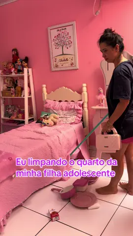 Não sei o que acontece😄😄😄 É meme! (Pelo menos aqui em casa) rara  #meme #filha #quartodemenina 
