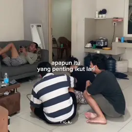 gak peduli ada apa, yang penting ikut lari aja dulu 😭😭 ternyata kena prank 😔☝🏻 #lari #pranklari #fyp #kocakbanget #ngakakparah #lucubanget #viraltiktok #fypage #prank #pov #run 