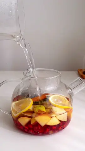 It’s cozy tea season! Let’s make a refreshing, healthy fruit tea right at home. You’ll need: 	•	2 cups of pomegranate seeds 	•	Half an apple 	•	Half a peach 	•	2 lemon slices 	•	A sprinkle of cinnamon 	•	A sprig of rosemary I add black tea☕️ Pour in hot water and let it steep for about 10 minutes. Add a touch of honey when serving. Enjoy! ❤️💕 #immuneboost #teatime #homemade #Recipe #EasyRecipe 