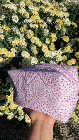 This quilted makeup bag is so cute & perfect 💕 #makeupbag #quiltedbag #quiltedmakeupbag @SOIDRAM Makeup Bag 
