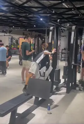 今日健身房还是很多人的#Singapore#健身日常