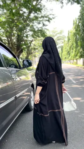 Vibesnya Item ga pernah gagal masyaAllah✨ #kaftanrayon #kaftanmurah #kaftanviral #rayonpremium #ootdhijab #masyaallahtabarakkallah #bismillahfyp  